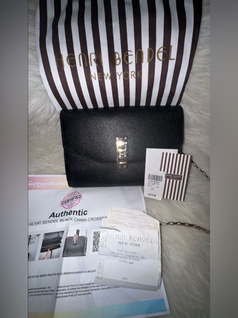 Rare Henri Bendel “The Uptown” Large Wallet On Chain